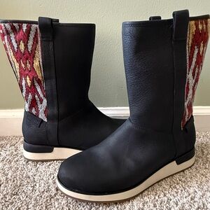 Merrell Roam Pull-On Waterproof boots in black. Brand new